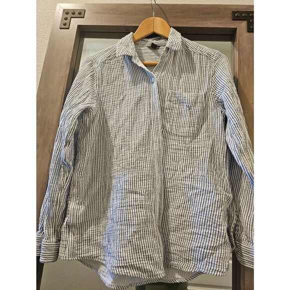Eddie Bauer 100% cotton button up blouse - Picture 2 of 5